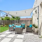 Private 2Br Condo In Uptown By Hosteeva