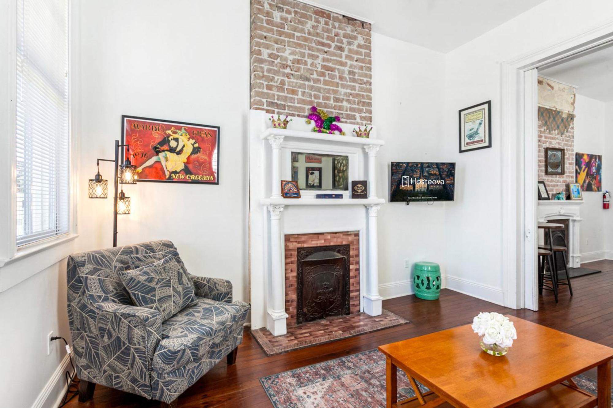 Private 2br In Uptown By Hosteeva
