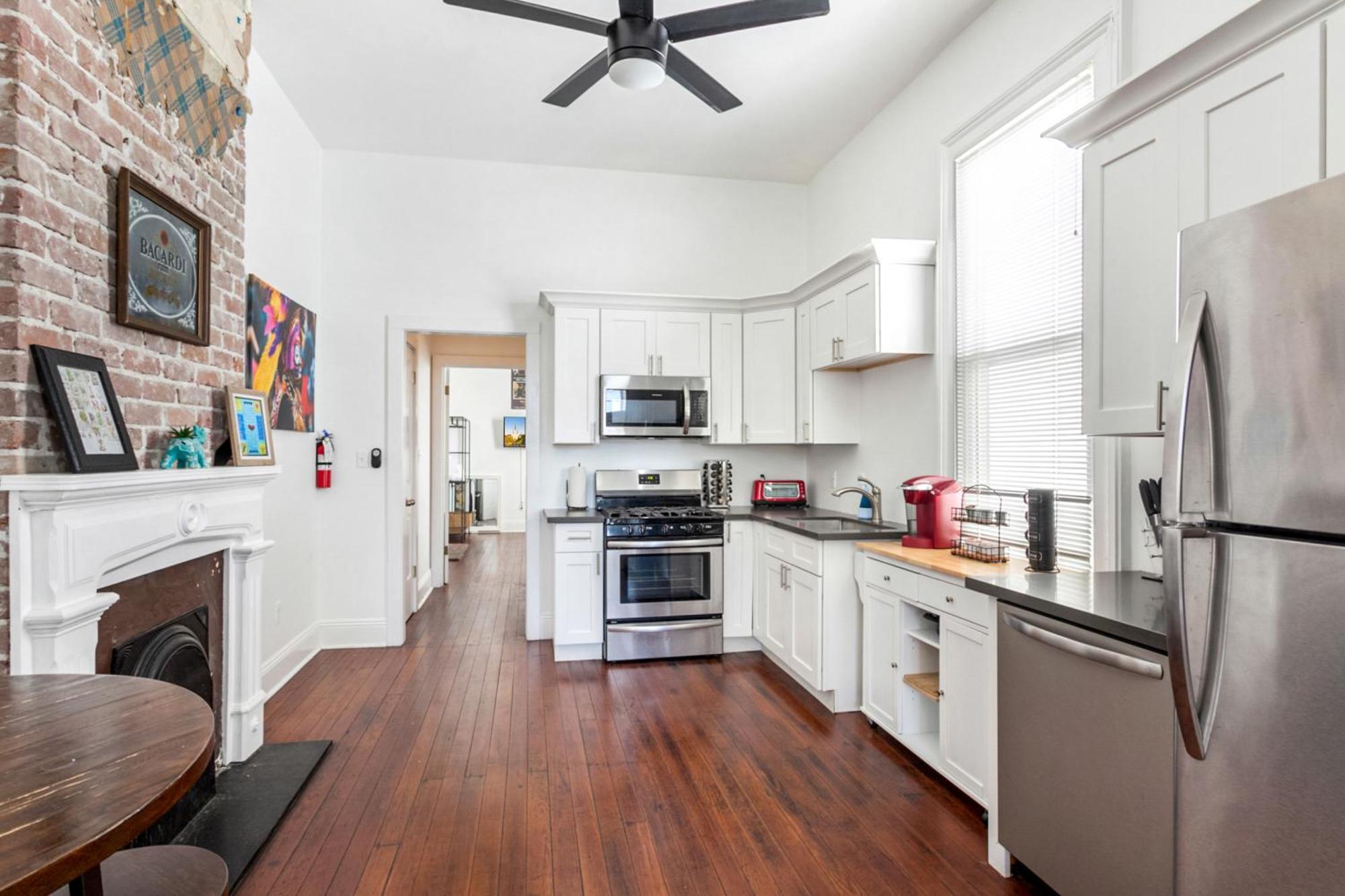 Private 2br In Uptown By Hosteeva Apartment